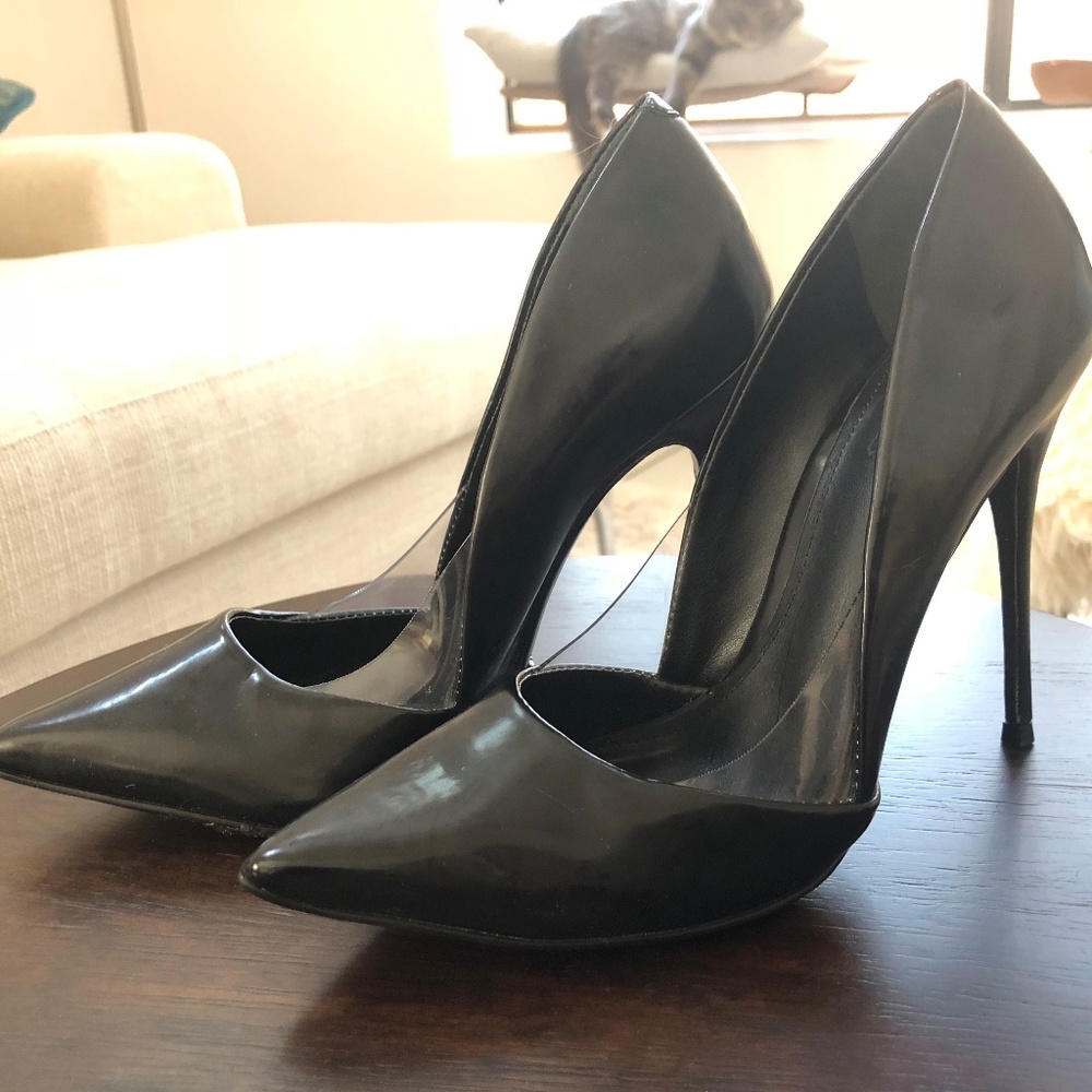Schutz Black Pointed Toe Pumps